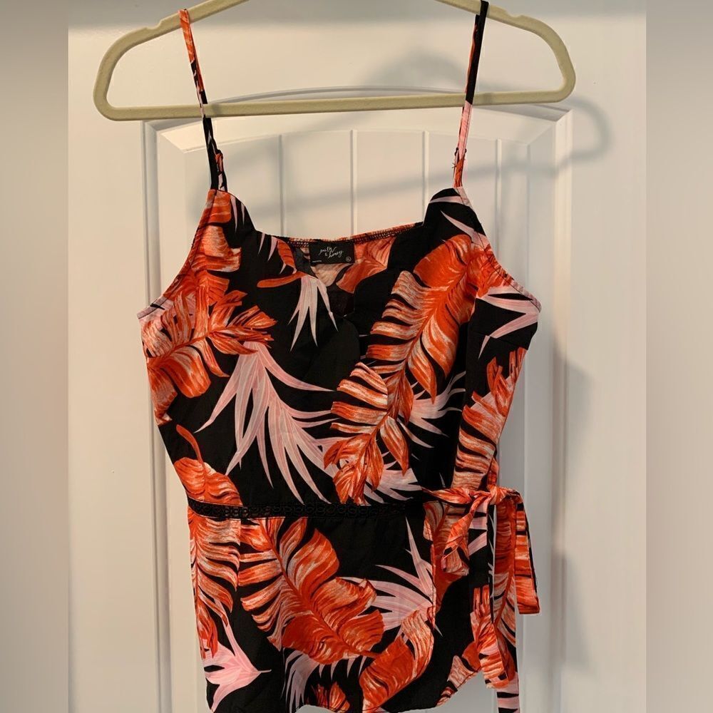 Milk & Honey Scallop Cut Neckline Adjustable Strap Tank Top Size XL
